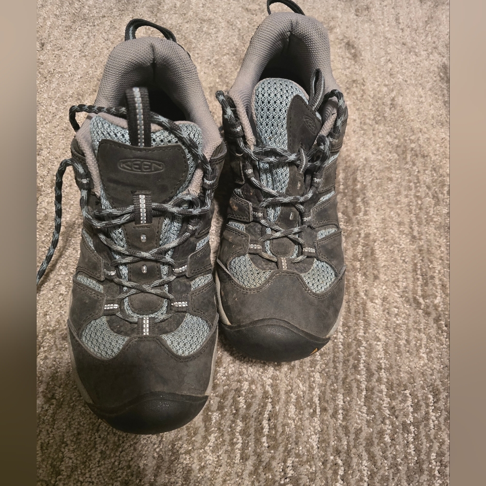 Keen hiking shoes- size 10